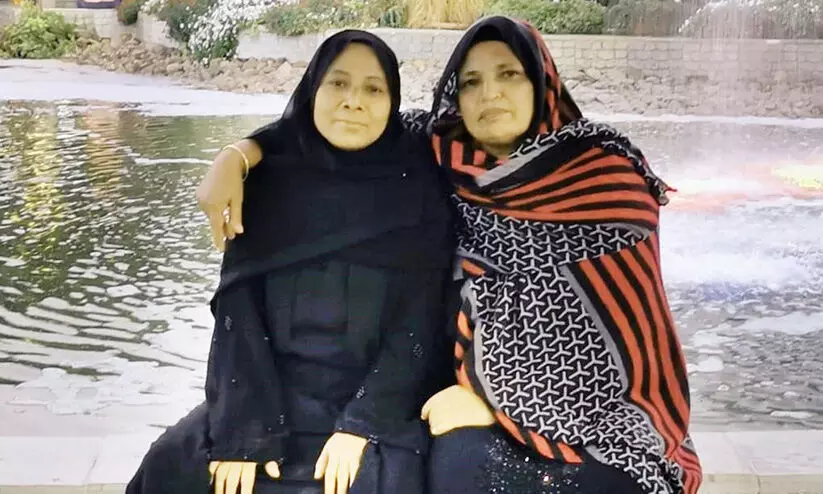 കൂട്ടിലടക്കപ്പെട്ട കിളികളായി ഞങ്ങളുടെ പൊന്നുമ്മമാർ കൂട്ടിലടക്കപ്പെട്ട കിളികളായി ഞങ്ങളുടെ പൊന്നുമ്മമാർ