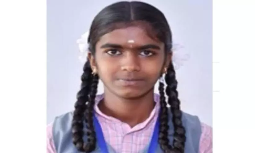 തേയില നുള്ളാൻ പോയ വിദ്യാർത്ഥിനി മിന്നലേറ്റ് മരിച്ചു തേയില നുള്ളാൻ പോയ വിദ്യാർത്ഥിനി മിന്നലേറ്റ് മരിച്ചു