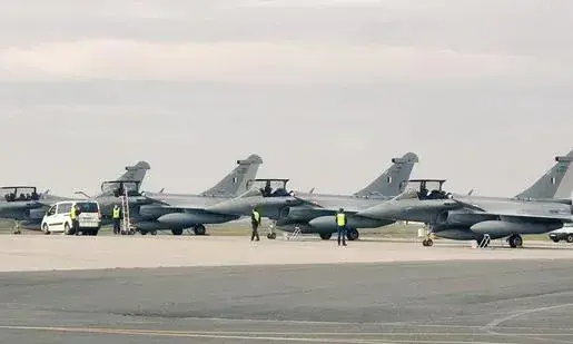 നാല്​ റഫാൽ വിമാനങ്ങൾ കൂടി ഇന്ത്യയിൽ; ഫ്രാൻസിൽ ഫ്ലാഗ്​ ഓഫ്​ ചെയ്​ത്​ ഇന്ത്യൻ വ്യോമസേന മേധാവി