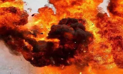 പടക്കം പൊട്ടിത്തെറിച്ച്​ മൂന്ന് വിദ്യാർത്ഥികൾക്ക് പരിക്ക്