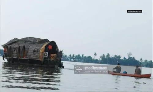 അംഗീകാരമില്ലാത്ത ഹൗസ്​ ബോട്ടുകൾ പിടികൂടണം -ഹൈകോടതി