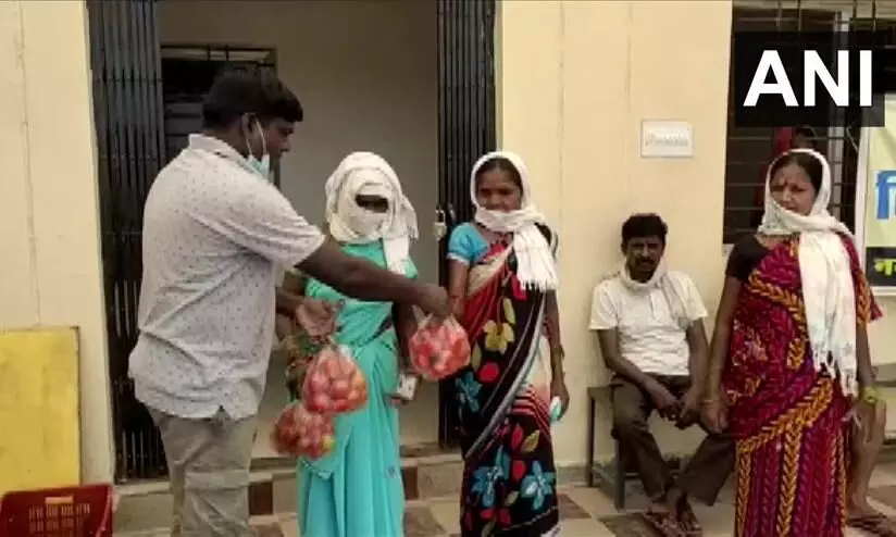 This Chhattisgarh Town Offers Tomatoes in Exchange for Vaccine This Chhattisgarh Town Offers Tomatoes in Exchange for Vaccine