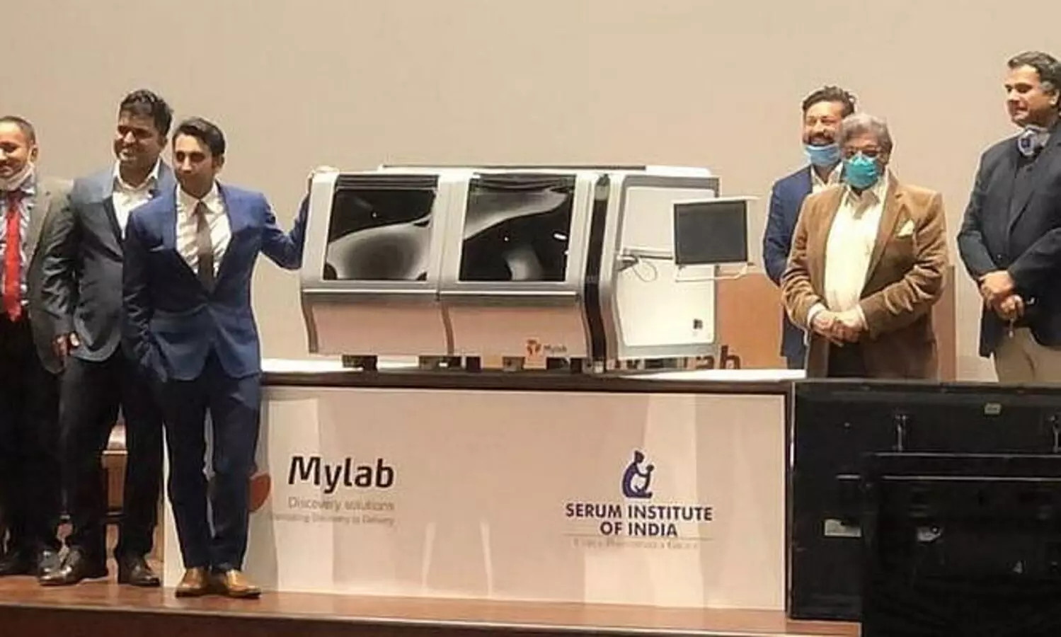 ദിവസം 3000 കോവിഡ് ടെസ്റ്റുകൾ വരെ നടത്താം; ആർ.ടി-പി.സി.ആർ മൊബൈൽ​ ടെസ്റ്റിങ്​ ലാബുമായി മൈലാബ്​