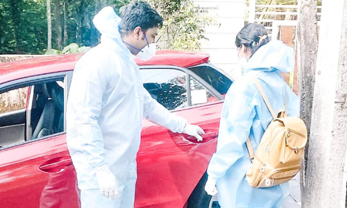 girl  going to exam vy wearing PPE kit