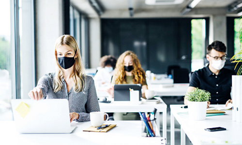 ക്വാ​റ​ൻ​റീ​ൻ കാ​ല​യ​ള​വി​ൽ അ​സു​ഖാ​വ​ധി ന​ൽ​ക​ണം