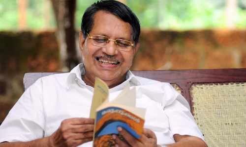 സാഹിത്യകാരൻ സുകുമാർ കക്കാട് കോവിഡ് ബാധിച്ച് മരിച്ചു