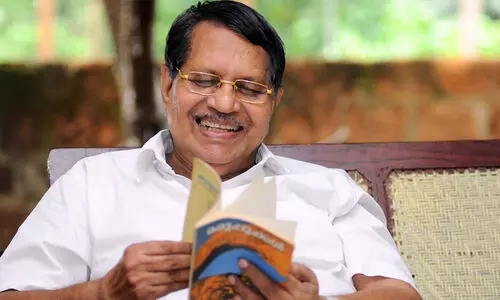 സാഹിത്യകാരൻ സുകുമാർ കക്കാട് കോവിഡ് ബാധിച്ച് മരിച്ചു