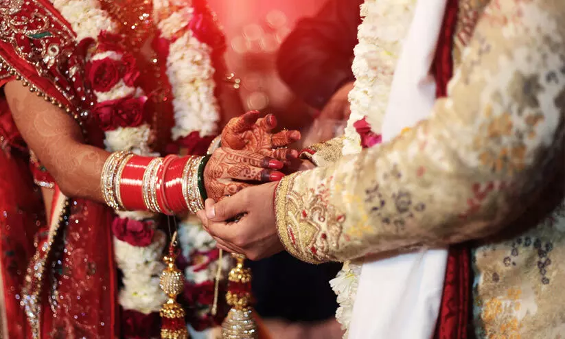 കോ​വി​ഡ്​ ​മാ​ന​ദ​ണ്ഡം പാ​ലി​ക്കാ​തെ വി​വാ​ഹം: പൊ​ലീ​സ്​ കേ​സെ​ടു​ത്തു