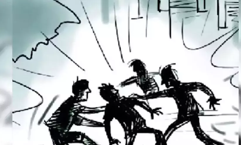 കോവിഡ്: വാക്സിൻ എടുക്കാൻ എത്തിയവർ തമ്മിൽ വാക്കേറ്റവും ൈകയാങ്കളിയും കോവിഡ്: വാക്സിൻ എടുക്കാൻ എത്തിയവർ തമ്മിൽ വാക്കേറ്റവും ൈകയാങ്കളിയും