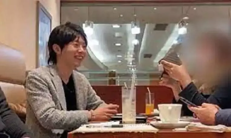 Man has 35 girlfriends at the same time to get gifts Man has 35 girlfriends at the same time to get gifts