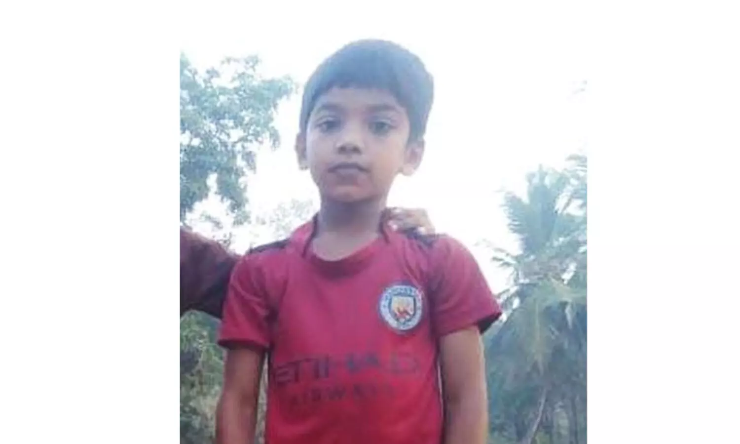 ഷാൾ കഴുത്തിൽ കുരുങ്ങി എട്ടു വയസ്സുകാരൻ മരിച്ചു