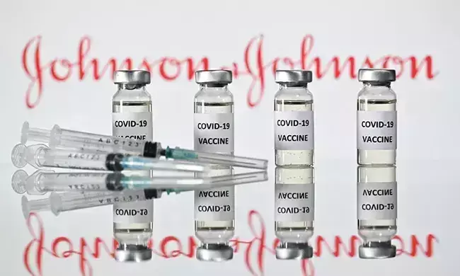 കോവിഡ് വാക്സിൻ നിർമ്മാണം താത്ക്കാലികമായി നിർത്തിവച്ച് ജോൺസൺ ആൻഡ് ജോൺസൺ കോവിഡ് വാക്സിൻ നിർമ്മാണം താത്ക്കാലികമായി നിർത്തിവച്ച് ജോൺസൺ ആൻഡ് ജോൺസൺ