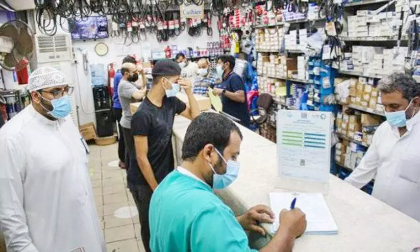 ദ​മ്മാ​മി​ൽ ക​ർ​ശ​ന പ​രി​ശോ​ധ​ന; 15 സ്ഥാ​പ​ന​ങ്ങ​ൾ അ​ട​ച്ചു​പൂ​ട്ടി