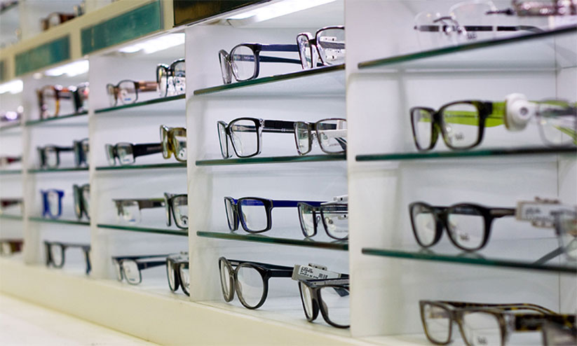 കണ്ണടവ്യാപാര സ്ഥാപനങ്ങളിലെ സ്വദേശിവത്കരണം: ചെറുകിടക്കാരെ ബാധിക്കും കണ്ണടവ്യാപാര സ്ഥാപനങ്ങളിലെ സ്വദേശിവത്കരണം: ചെറുകിടക്കാരെ ബാധിക്കും