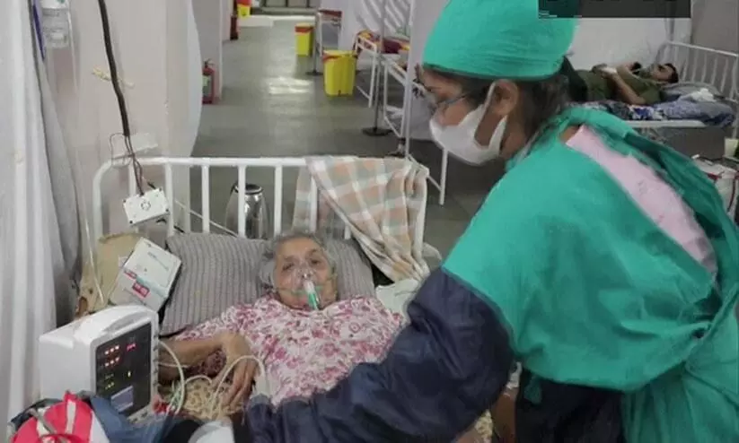 നാൻസി, റമദാനിൽ ഇതിൽപരമെന്ത്​ പുണ്യമാണ്​ നിനക്ക്​ ചെയ്യാനാകുക?- വ്രതശുദ്ധിയോടെ കോവിഡ്​ ഡ്യൂട്ടിയിലാണ്​ ഗർഭിണിയായ ഈ നഴ്​സ്​