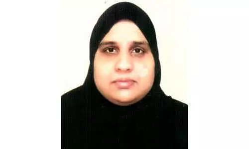 കോ​വി​ഡും തോ​റ്റു, കാ​രു​ണ്യ​വ​ർ​ഷ​ത്തി​ന് മു​ന്നി​ൽ