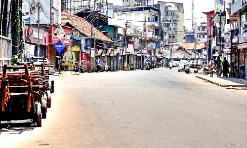 നിയന്ത്രണങ്ങൾ ലോക്ഡൗണിന് സമാനമായി നിയന്ത്രണങ്ങൾ ലോക്ഡൗണിന് സമാനമായി