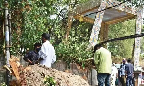 ഒടുവിൽ, സങ്കടപൂരം ഒടുവിൽ, സങ്കടപൂരം