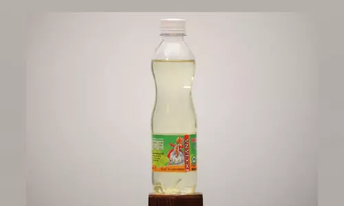 കുറച്ച്​​ ഓസിയാനഎടുക്ക​ട്ടെ...വിപണിയിൽ തരംഗമായി കാസർകോടി​െൻറ സ്വന്തം കശുമാങ്ങ സോഡ