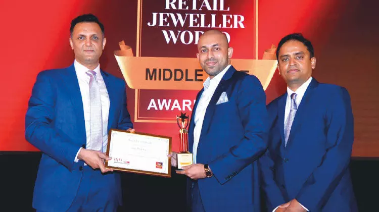 ജോയ്​ ആലുക്കാസി​െൻറ രത്​ന കലക്​ഷന്​ പുരസ്​കാരം