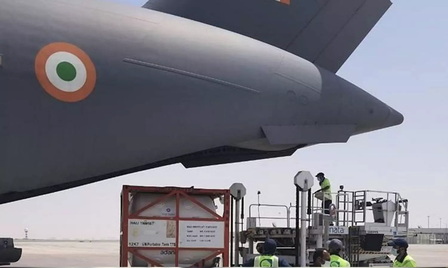 ഇന്ത്യക്ക്​ യു.എ.ഇയുടെ സഹായം; ഓക്​സിജൻ കണ്ടയ്​നറുകൾ അയച്ചു