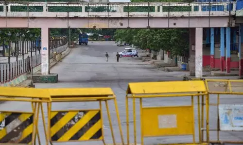 ലോക്ക് ഡൗണിന് സമാന നിയന്ത്രണം; കർണാടകയിൽ രണ്ടാഴ്ചത്തേക്ക് സമ്പൂർണ കോവിഡ് കർഫ്യൂ ലോക്ക് ഡൗണിന് സമാന നിയന്ത്രണം; കർണാടകയിൽ രണ്ടാഴ്ചത്തേക്ക് സമ്പൂർണ കോവിഡ് കർഫ്യൂ