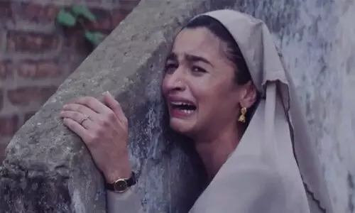 ഇന്ത്യയിൽ നിന്നുള്ള ടൂറിസ്റ്റുകളെ വിലക്കി മാലിദ്വീപ്​; ബോളിവുഡ്​ താരങ്ങളെ ട്രോളിൽ മുക്കി നെറ്റിസൺസ്​