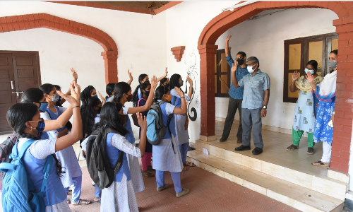 എസ്​.എസ്​.എൽ.സി പരീക്ഷ തുടരും; പ്ലസ്​ ടു പ്രാക്​ടിക്കൽ പരീക്ഷ​ മാറ്റി