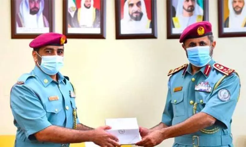 ഷാര്ജ തീപിടിത്തം : രക്ഷാപ്രവര്ത്തനം നടത്തിയ പൊലീസുകാരനെ ആദരിച്ചു ഷാര്ജ തീപിടിത്തം : രക്ഷാപ്രവര്ത്തനം നടത്തിയ പൊലീസുകാരനെ ആദരിച്ചു