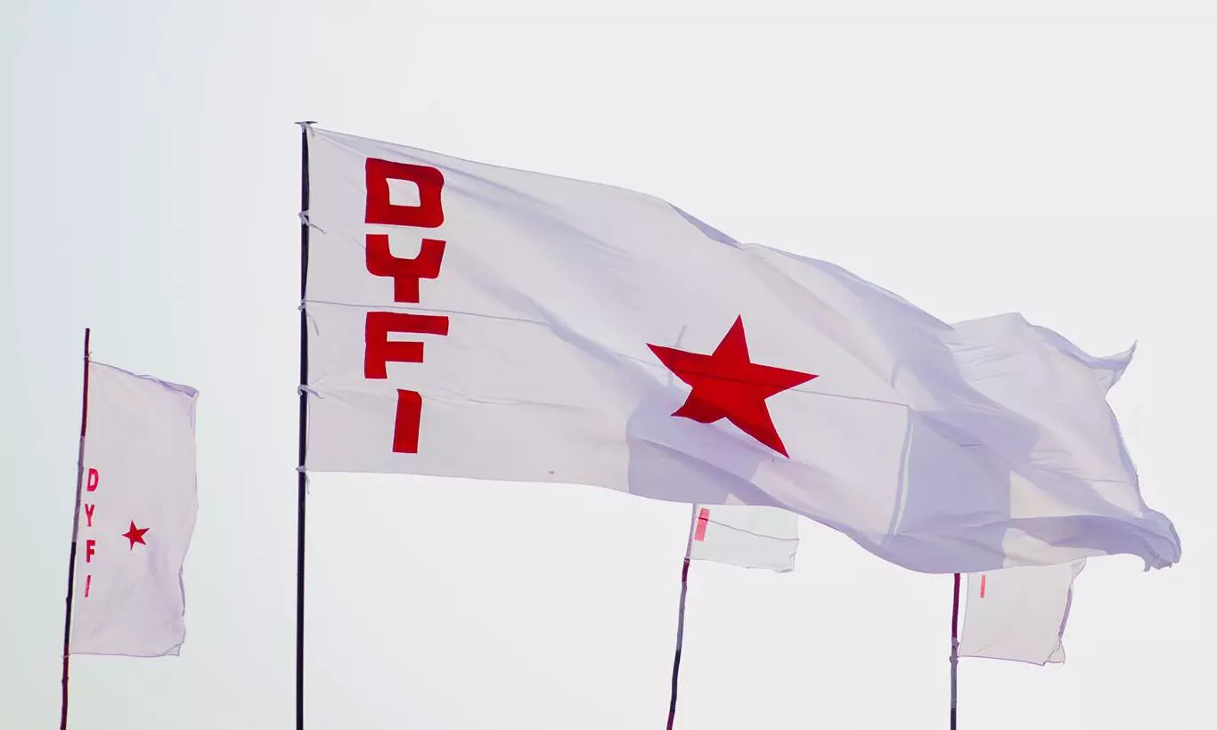 കോവിഡ്: മുഴുവൻ ഡി.വൈ.എഫ്.ഐ അംഗങ്ങളും രക്തദാനം ചെയ്യും കോവിഡ്: മുഴുവൻ ഡി.വൈ.എഫ്.ഐ അംഗങ്ങളും രക്തദാനം ചെയ്യും