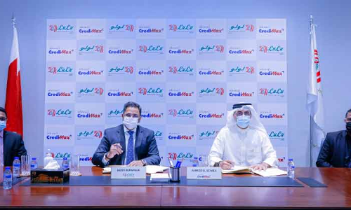 ലു​ലു​വും ക്രെ​ഡി​മാ​ക്​​സും സ​ഹ​ക​രി​ച്ച്​ ദാ​നാ​ത്​ ക്രെ​ഡി​റ്റ്​ കാ​ർ​ഡ്​ പു​റ​ത്തി​റ​ക്കി