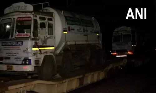 65 ടണ്‍ മെഡിക്കല്‍ ഓക്‌സിജനുമായി ആദ്യ ഓക്‌സിജന്‍ എക്‌സ്പ്രസ് ഡല്‍ഹിയില്‍