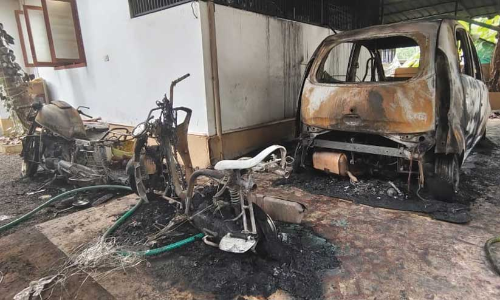 മൻസൂർ വധക്കേസ് പ്രതിയായ സി.പി.എം നേതാവിന്റെ വീടിന് തീവെച്ചു മൻസൂർ വധക്കേസ് പ്രതിയായ സി.പി.എം നേതാവിന്റെ വീടിന് തീവെച്ചു