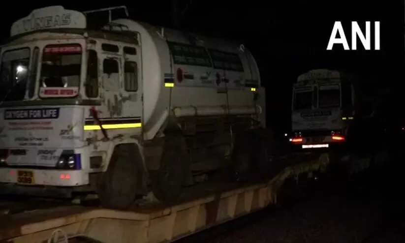 65 ടണ്‍ മെഡിക്കല്‍ ഓക്‌സിജനുമായി ആദ്യ ഓക്‌സിജന്‍ എക്‌സ്പ്രസ് ഡല്‍ഹിയില്‍