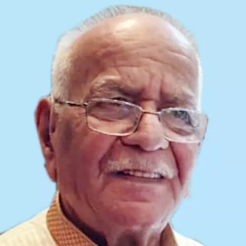 മാ​ധ​വ വാ​ര്യ​ർ