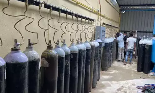 ഓക്​സിജൻ പ്രതിസന്ധി: വ്യവസായിക ആവശ്യത്തിനുള്ള 94 സിലിണ്ടറുകൾ വിട്ടു​ നൽകി സ്വകാര്യസ്ഥാപനങ്ങൾ