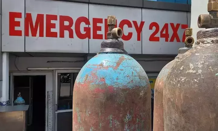 ഓക്​സിജൻ ക്ഷാമമില്ലെന്ന്​ യു.പി സർക്കാർ; ആഗ്രയിൽ ഓക്​സിജൻ കിട്ടാതെ കഴിഞ്ഞ ദിവസം മരിച്ചത്​ എട്ട്​ പേർ