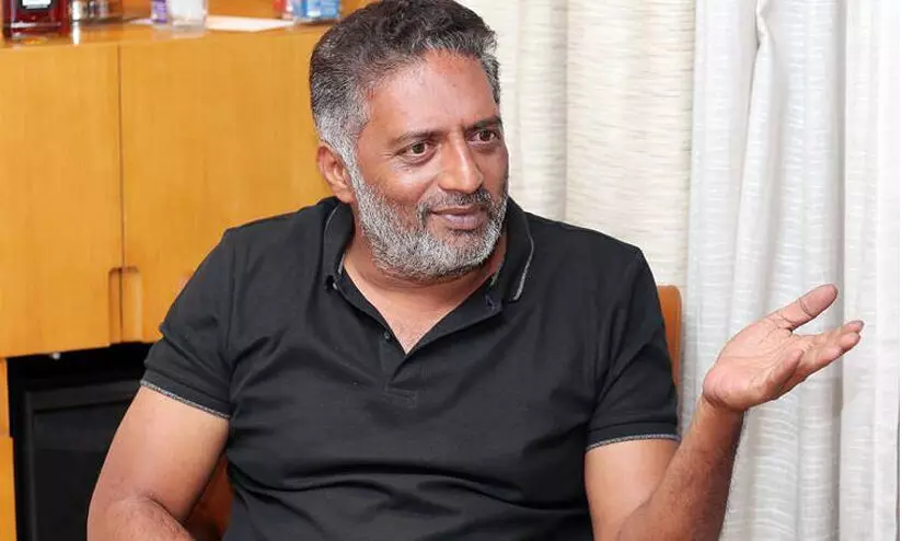 കഴിവില്ലാത്ത, വീക്ഷണമില്ലാത്ത, അധികാര ഭ്രമമുള്ള ഈ സർക്കാരിനെ കുറിച്ച് മുന്നറിയിപ്പ് നൽകുന്നത് തുടരും: പ്രകാശ് രാജ് കഴിവില്ലാത്ത, വീക്ഷണമില്ലാത്ത, അധികാര ഭ്രമമുള്ള ഈ സർക്കാരിനെ കുറിച്ച് മുന്നറിയിപ്പ് നൽകുന്നത് തുടരും: പ്രകാശ് രാജ്