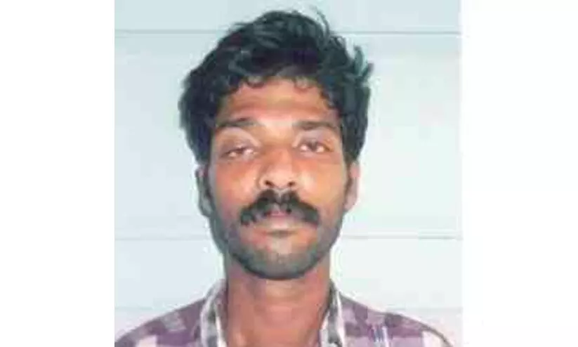 ട്രെയിനിൽ യുവതിയെ ആക്രമിച്ച പ്രതിയെ പൊലീസ് തിരിച്ചറിഞ്ഞു; അന്വേഷണം ഊർജ്ജിതം ട്രെയിനിൽ യുവതിയെ ആക്രമിച്ച പ്രതിയെ പൊലീസ് തിരിച്ചറിഞ്ഞു; അന്വേഷണം ഊർജ്ജിതം