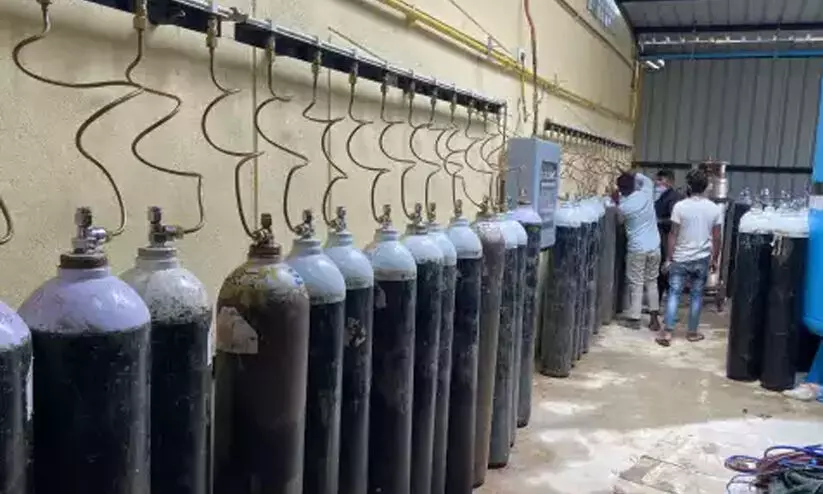 ഓക്​സിജൻ പ്രതിസന്ധി: വ്യവസായിക ആവശ്യത്തിനുള്ള 94 സിലിണ്ടറുകൾ വിട്ടു​ നൽകി സ്വകാര്യസ്ഥാപനങ്ങൾ