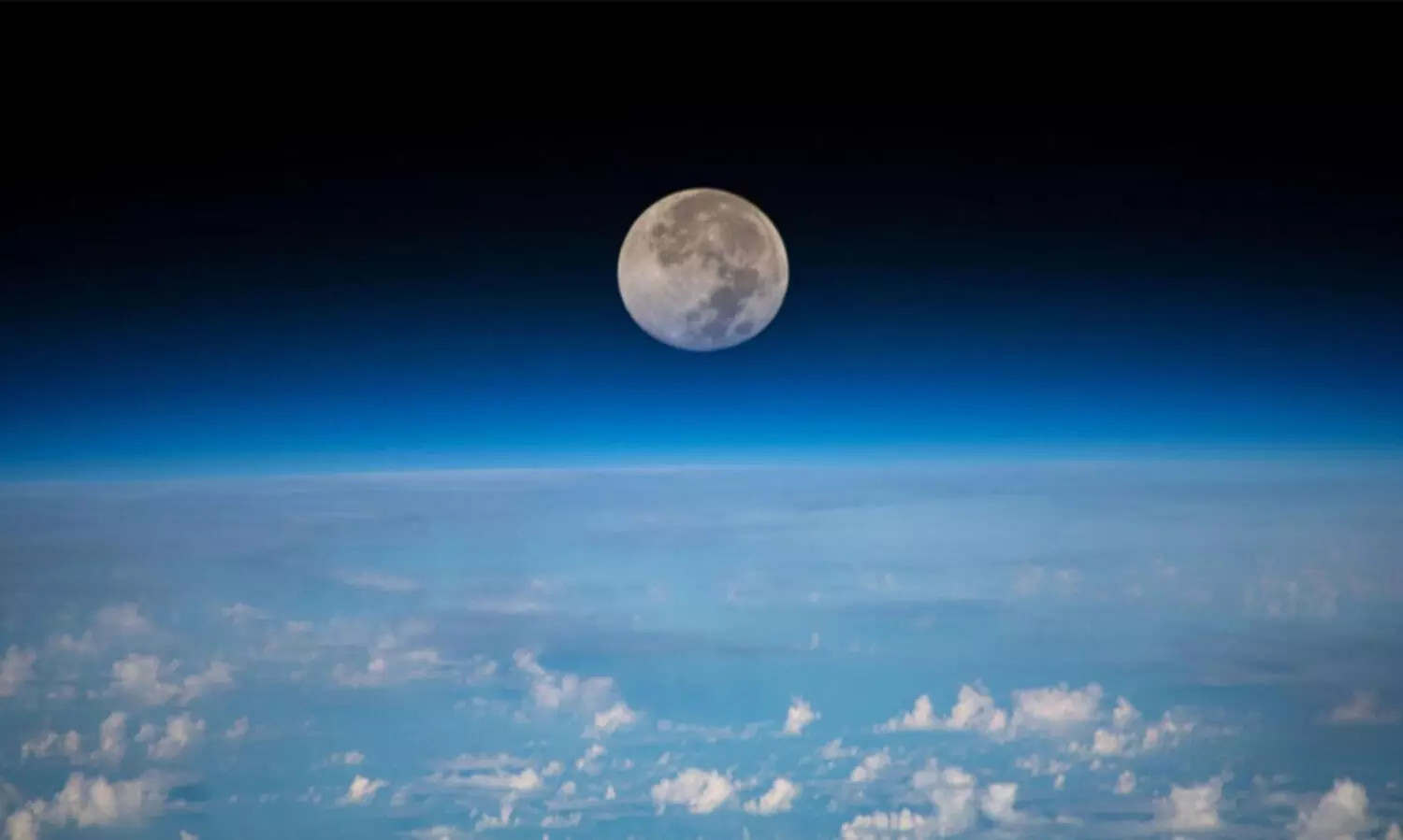 ബഹിരാകാശത്തുവെച്ച്​ പകർത്തിയ സൂപ്പർ മൂൺ ചിത്രങ്ങൾ പങ്കുവെച്ച്​ ഐ.എസ്​.എസ്; മനോഹരമെന്ന്​ നെറ്റിസൺസ്​