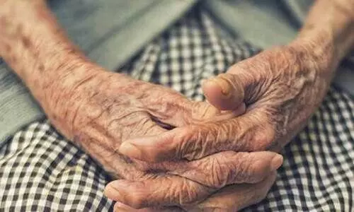 ഇടുക്കിയിൽ കോവിഡ്​ ലക്ഷണമുള്ള വൃദ്ധയായ അമ്മയെ പെരുവഴിയിൽ തള്ളി മകൻ മുങ്ങി