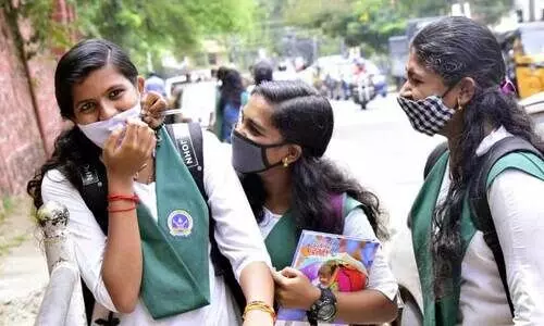 എ​സ്.​എ​സ്.​എ​ൽ.​സി, പ്ല​സ്​ ടു: ആശങ്കകൾ മറികടന്ന്​ സ്​കൂൾ പൊതുപരീക്ഷകൾ പൂർത്തിയാക്കി കേരളം