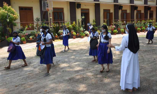 എ​സ്.​എ​സ്.​എ​ൽ.​സി: അകന്നിരുന്നു​ പഠനം; അകലെനിന്ന്​ യാത്രപറച്ചിൽ