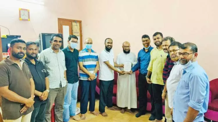 ഹാഫിസ് റഹ്മാൻ മദനിക്ക് യാംബു ഇസ്ലാഹി സെൻറർ യാത്രയയപ്പ് നൽകി ഹാഫിസ് റഹ്മാൻ മദനിക്ക് യാംബു ഇസ്ലാഹി സെൻറർ യാത്രയയപ്പ് നൽകി