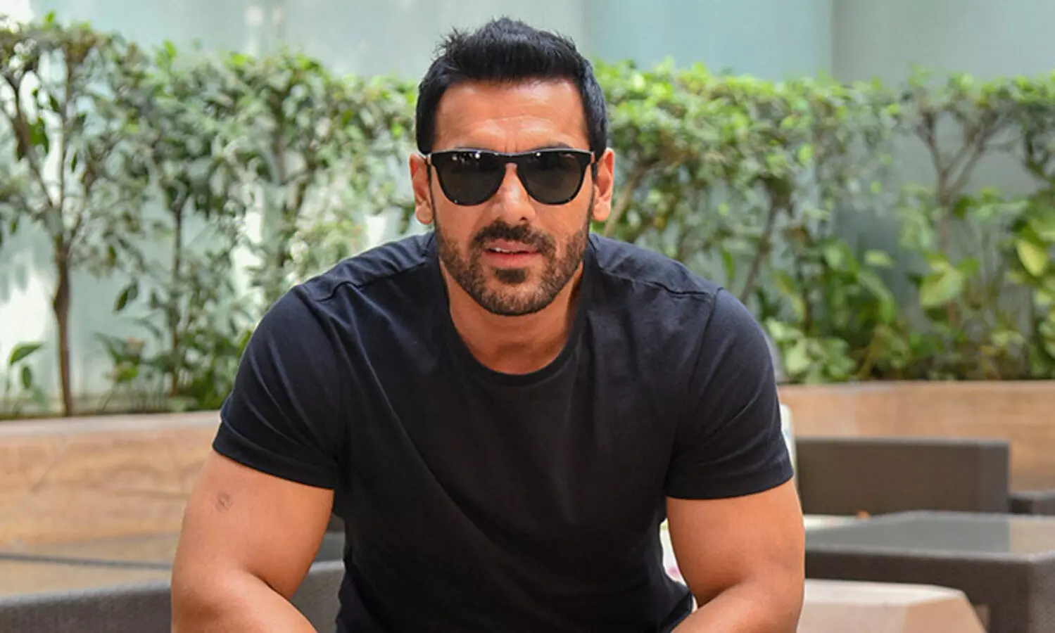 കോവിഡ്​ കാലത്ത്​ ആളുകൾക്ക്​ ഉപകാരപ്പെടട്ടെ; സോഷ്യൽ മീഡിയ അക്കൗണ്ടുകൾ എൻ.ജി.ഒകൾക്ക്​ നൽകി ജോൺ എബ്രഹാം