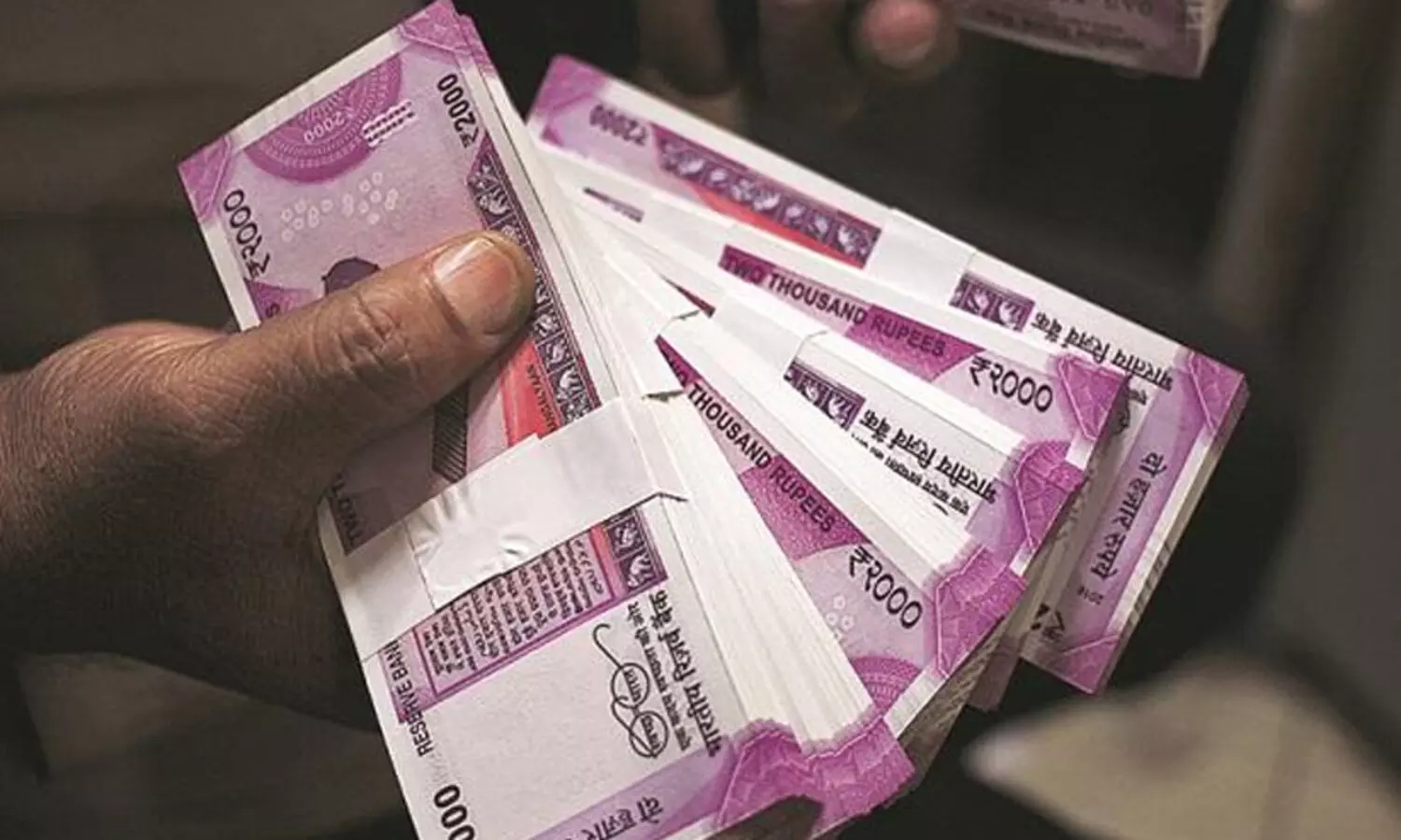 കു​ഴ​ൽ​പ്പ​ണ ക​വ​ർ​ച്ച കേ​സ്: ധ​ർ​മ​രാ​ജി‍ൻെറ​യും സു​നി​ൽ നാ​യി​ക്കി‍ൻെറയും മൊ​ഴി വി​ശ്വ​സി​ക്കാ​തെ പൊ​ലീ​സ്​