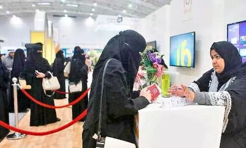 ക​ഴി​ഞ്ഞ​വ​ർ​ഷം തൊ​ഴി​ൽ മേ​ഖ​ല​യി​ൽ ചേ​ർ​ന്ന 74,000 സൗ​ദി​ക​ളി​ൽ 51,000 സ്ത്രീ​ക​ൾ