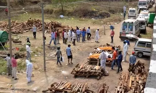 അന്ത്യയാത്രയിലും ശ്വാസംമുട്ടി ഡൽഹി