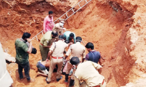 ഓഡിറ്റോറിയം നിർമാണത്തിനിടെ മണ്ണിടിഞ്ഞ് അന്തർ സംസ്ഥാന തൊഴിലാളികൾക്ക് പരിക്ക്